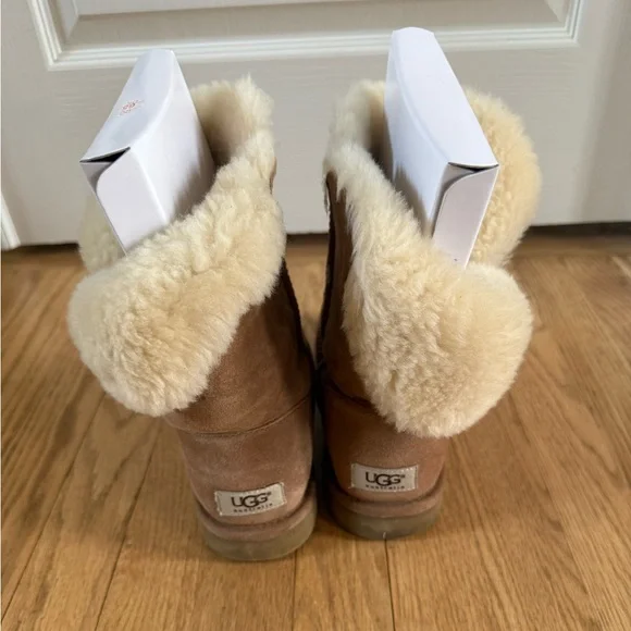 Ugg Bailey Button size 9 - Picture 4 of 8